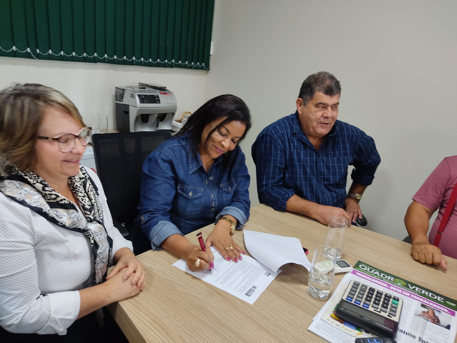 FETEMS assina convênio histórico com UEMS para oferta de curso de pós-graduação Lato Sensu para educadores da rede pública de Mato Grosso do Sul filiados à federação