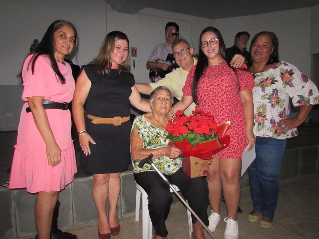 SIMTED de Rio Verde realiza confraternização em comemoração ao Dia do(a) Professo(a) e Dia do(a) Servidor Público(a)
