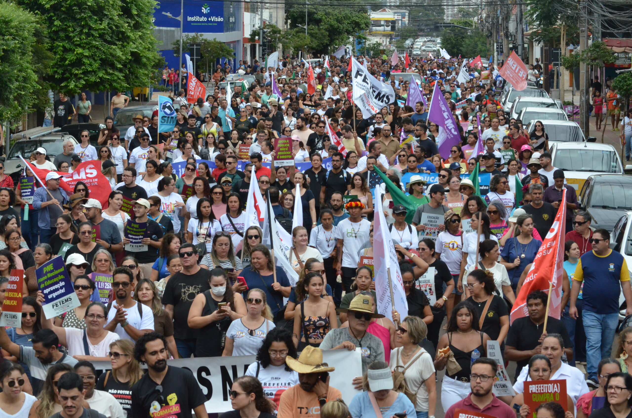 FETEMS mobiliza educadores em dois importantes atos em Campo Grande