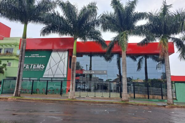Diálogo: Estado e FETEMS definem prova estadual para Professoras(es)