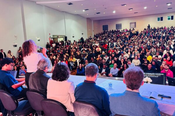 Presidenta da FETEMS participa de Seminário sobre os novos rumos da Educação
