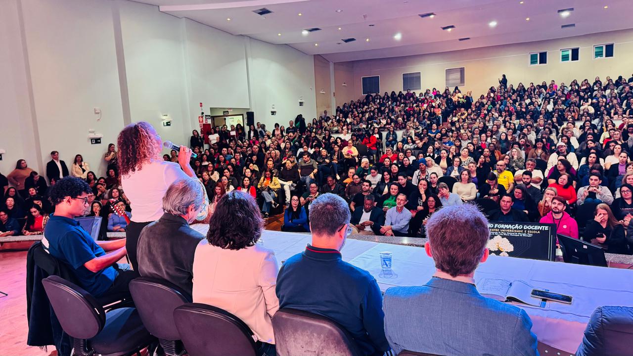 Presidenta da FETEMS participa de Seminário sobre os novos rumos da Educação