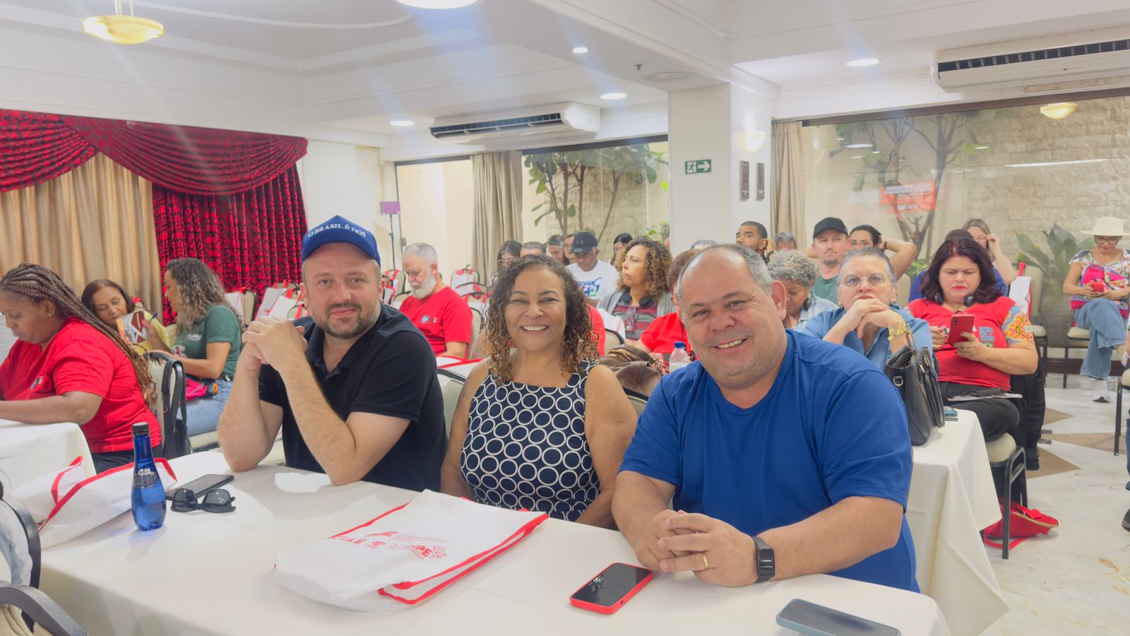 FETEMS participa de Seminário Internacional e Conselho Nacional da CNTE em Brasília
