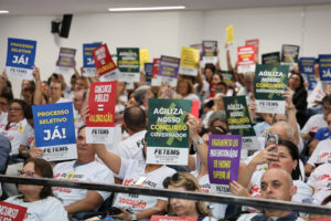 FETEMS entrega mais de 90 mil assinaturas e realiza mobilização histórica pela realização de concurso público para Educação de MS