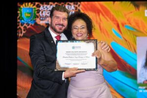 Presidenta da FETEMS, professora Deumeires recebe Título de Cidadã Sul-Mato-Grossense na Assembleia Legislativa