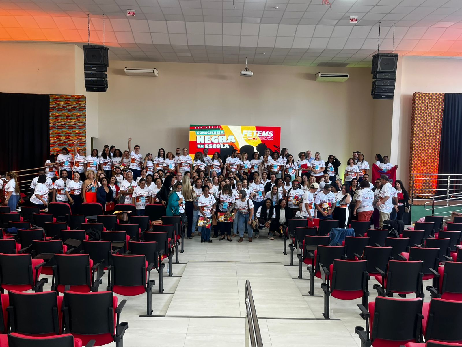 FETEMS realiza Seminário “Consciência Negra na Escola” e homenageia Dr. Aleixo Paraguassu por sua trajetória na luta antirracista em MS