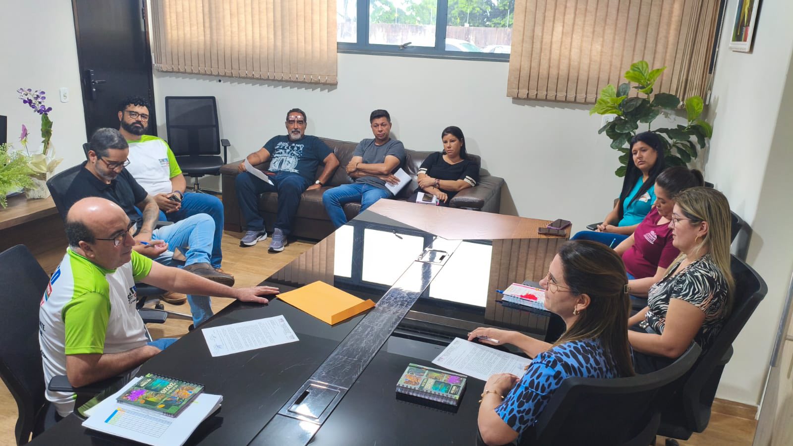 Reunião em Aral Moreira avança em pautas da educação e confirma previsão de concurso público