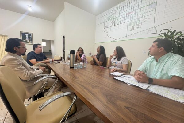 Negociação garante avanços para profissionais da educação em Batayporã