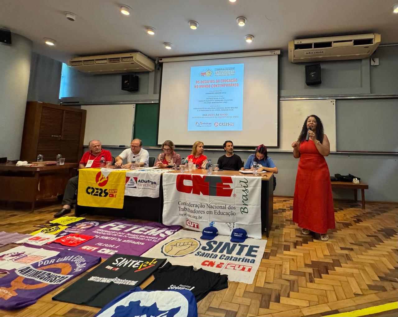 FETEMS participa da Conferência Internacional Antifascista e reforça defesa da educação pública e da democracia