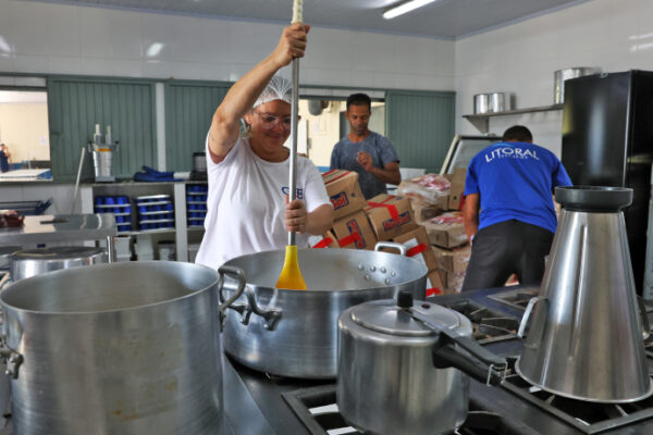 CNTE: PL 2.531/2021 – Piso Salarial Profissional Nacional dos Funcionários da Educação