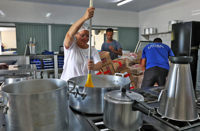 CNTE: PL 2.531/2021 – Piso Salarial Profissional Nacional dos Funcionários da Educação