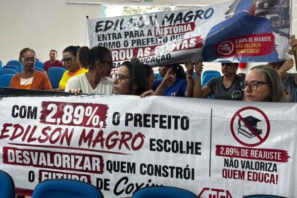 Mobilização em Coxim pressiona Câmara e adia votação de reajuste abaixo do piso