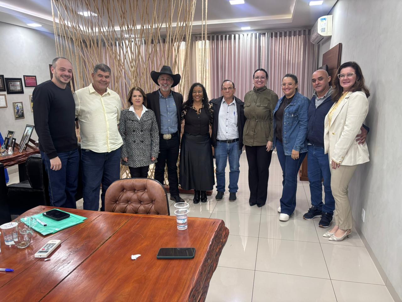 FETEMS e SIMTEIV debatem valorização da educação e reestruturação da carreira em Ivinhema com prefeito
