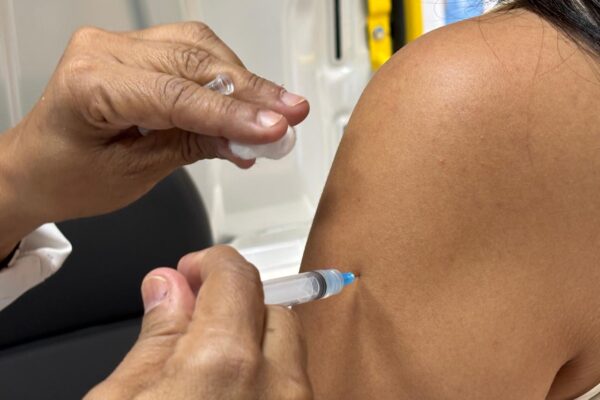 Atenção, trabalhadoras e trabalhadores da Educação: vacina contra gripe está disponível para todos os públicos em MS