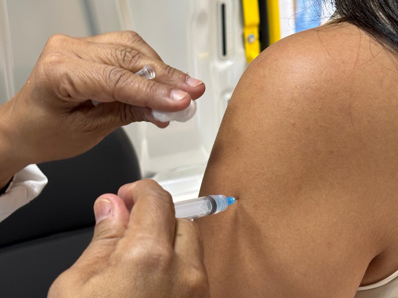 Atenção, trabalhadoras e trabalhadores da Educação: vacina contra gripe está disponível para todos os públicos em MS