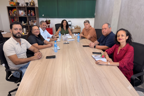 FETEMS e UEMS firmam parceria para formação de nível superior para administrativos da educação