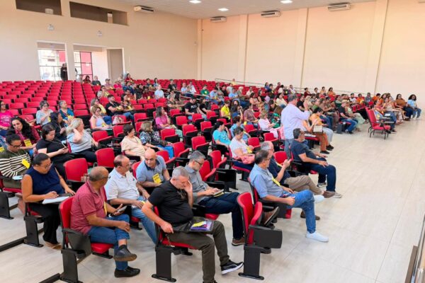 Assembleia Geral da FETEMS aprova prestação de contas por unanimidade e debate pautas da educação
