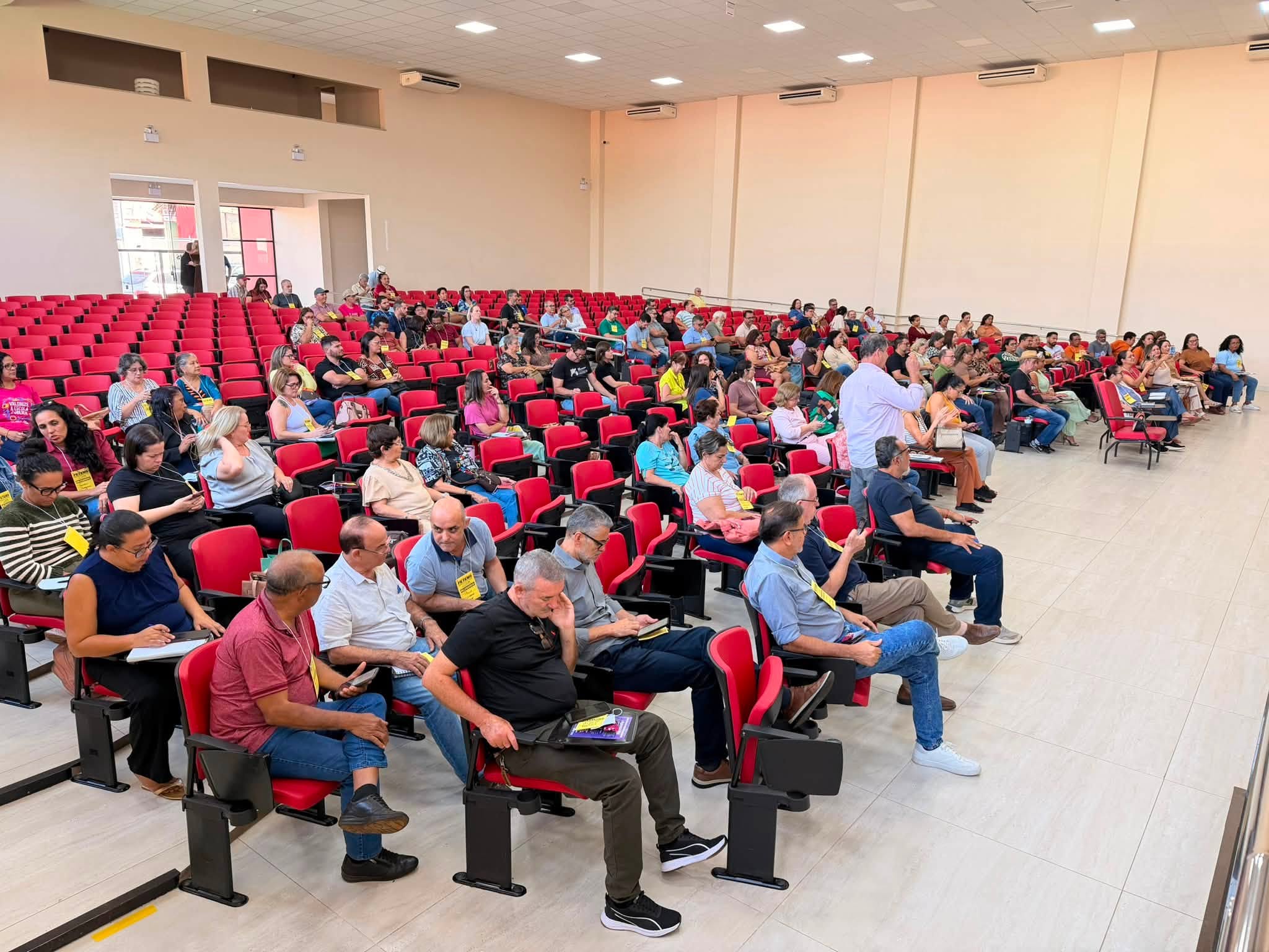 Assembleia Geral da FETEMS aprova prestação de contas por unanimidade e debate pautas da educação