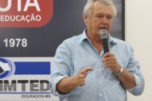 29º Congresso Estadual da Fetems em Dourados homenageia o professor Wilson Biasotto