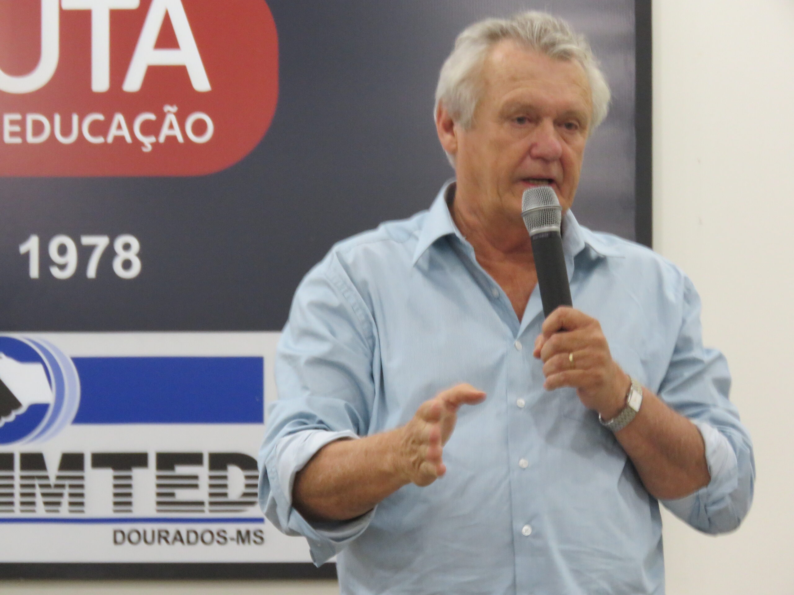 29º Congresso Estadual da Fetems em Dourados homenageia o professor Wilson Biasotto