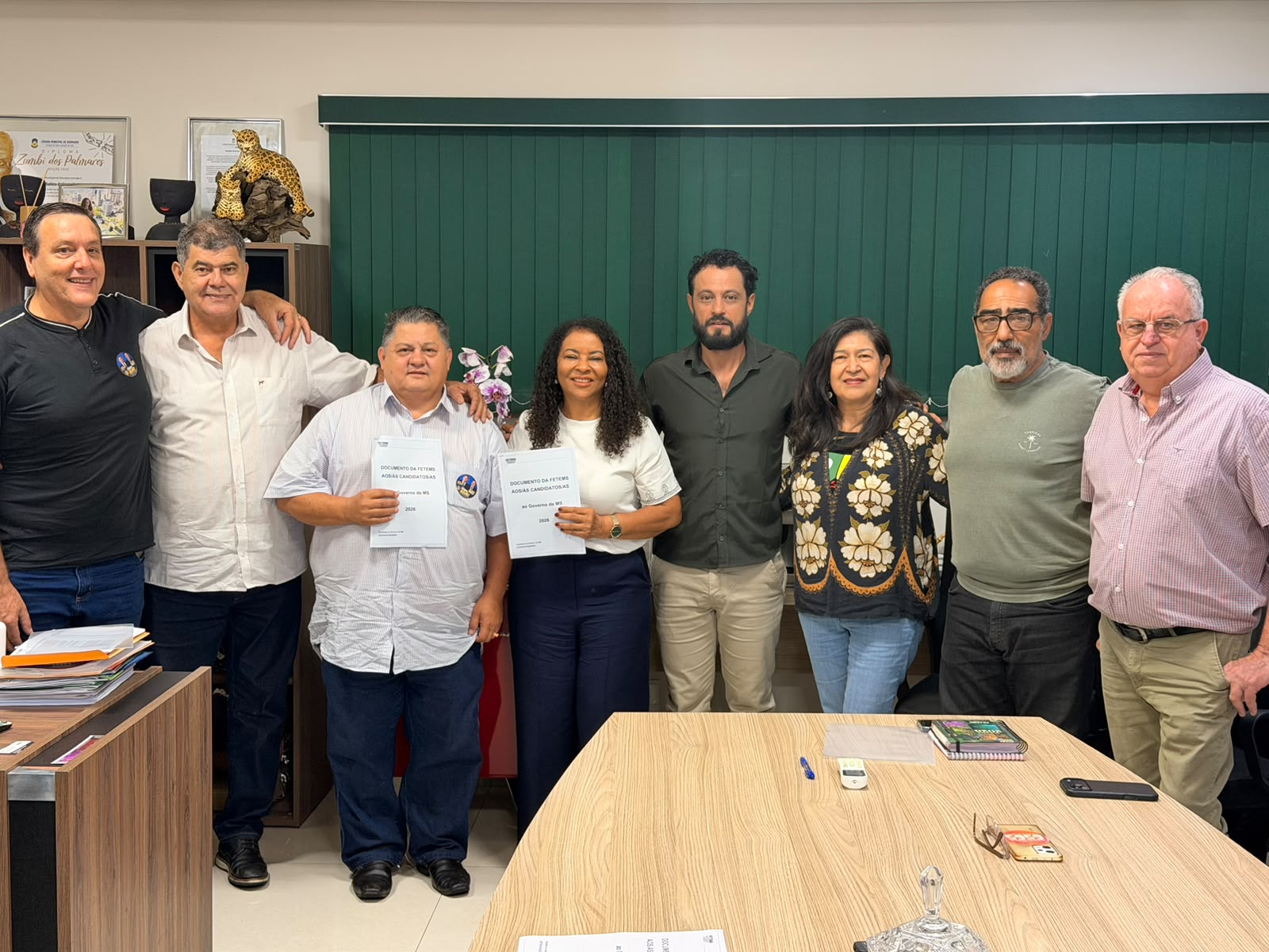 Jeferson Bezerra assina carta de compromisso apresentada pela FETEMS aos candidatos ao Governo de MS