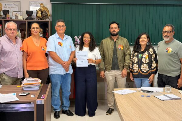 Lucien Rezende assina Carta de Compromisso da FETEMS apresentada aos candidatos ao Governo de MS