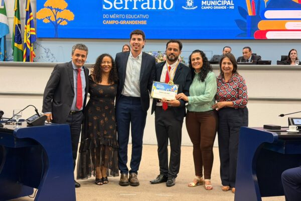 Vice-presidente da FETEMS, Onivan Correa, recebe Medalha Legislativa do Mérito Educativo Campo-grandense
