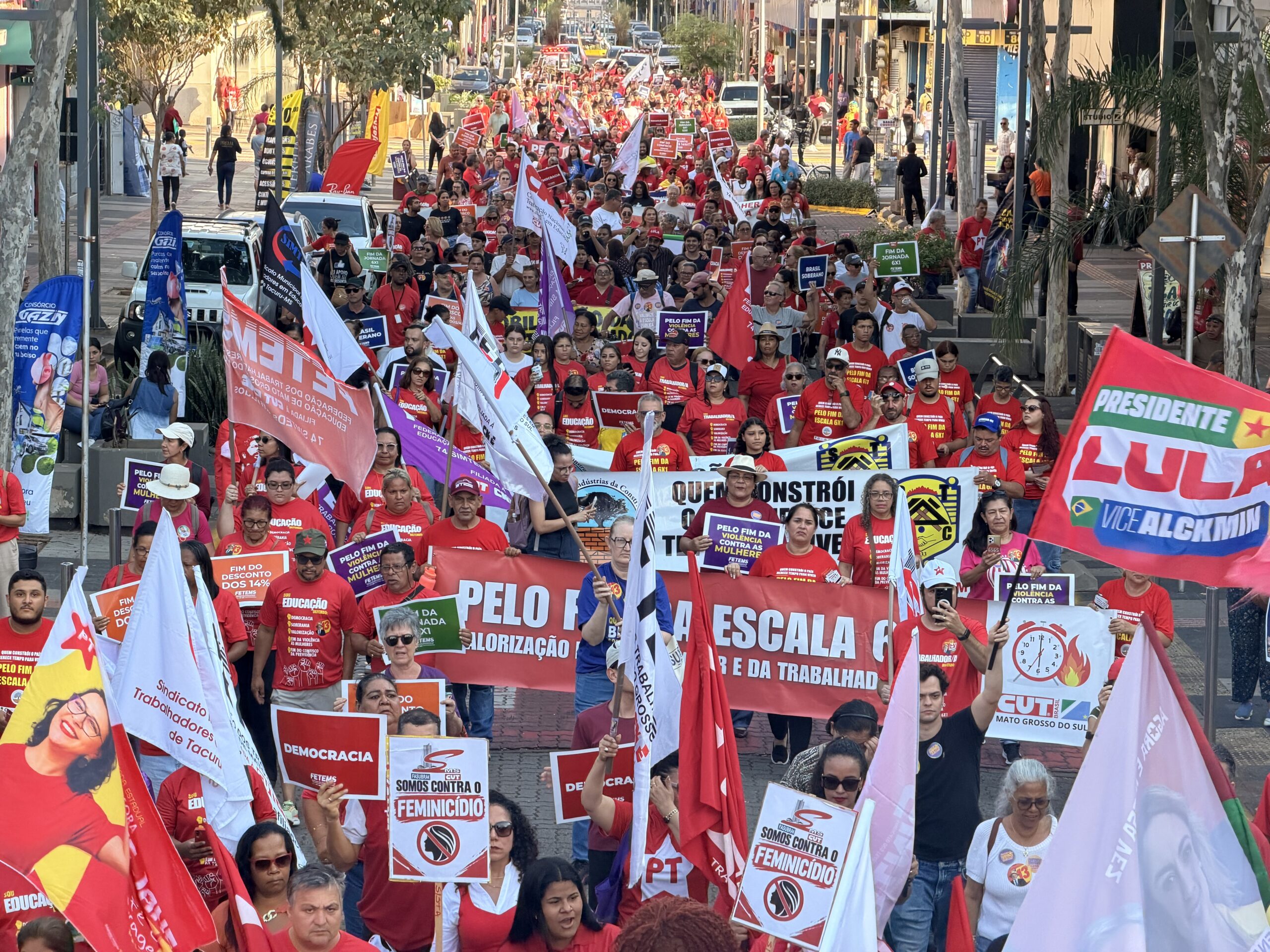 Mobilização reúne cerca de 1.500 trabalhadoras e trabalhadores nas ruas de Campo Grande