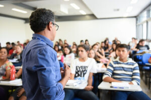 Valorização do magistério e autonomia são caminhos contra o apagão docente